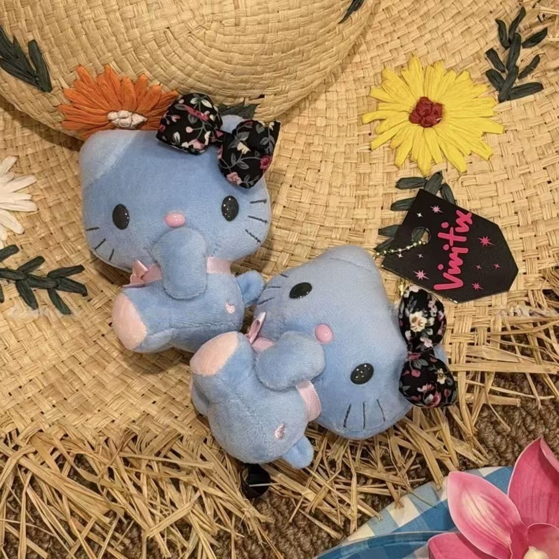 ตุ๊กตาคิตตี้สีฟ้าลายดอกไม้พร้อ - Good Floral & Wedding Decor Supply Photos บทวิจารณ์และราคา